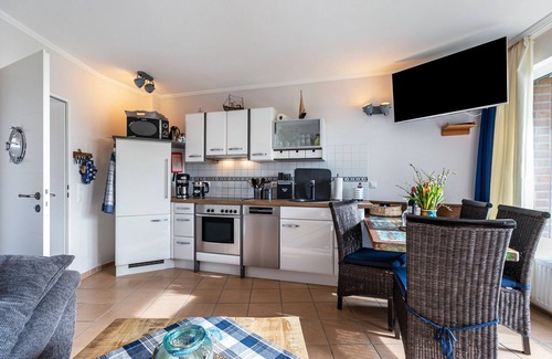Kronsgaard Apartment | Apartment "Heimathaven Direkt am Strand" with Sea View, Shared Pool & Wi-Fi