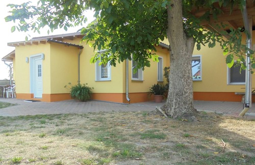 Falkenberg Apartment | Apartment Hildegard modern furnished and close to the recreation area Kiebitz See