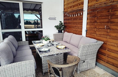 Horselberg-Hainich Apartment | Apartment 'Hörselberg' with Mountain View, Private Terrace and Wi-Fi
