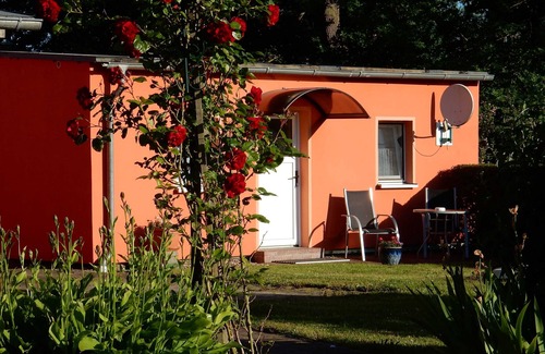 Trent Apartment | Apartment/Hof - FeWo WE 6402 Holiday u Fishing on Rügen-quiet location, Garden!