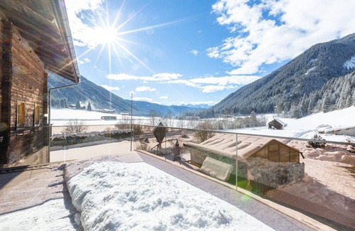 Prateria Apartment | Apartment “Hofchalet Berg - Örlerhof” with Mountain View, Wi-Fi, Jacuzzi, Sauna, Garden & Terrace