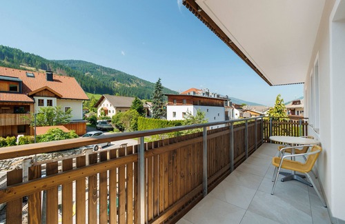 Villabassa Apartment | Apartment "Hofer Elisabeth" with Mountain View, Wi-Fi, Balcony and Garden