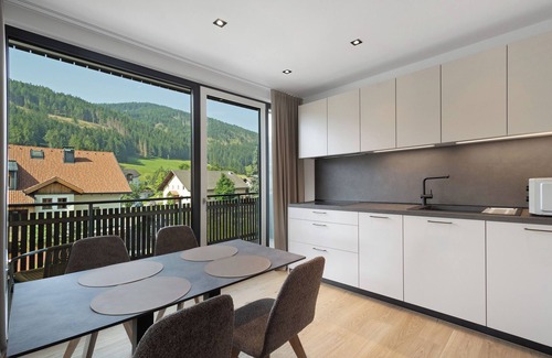 Villabassa Apartment | Apartment "Hofer Heidi" with Mountain View, Wi-Fi, Balcony and Garden
