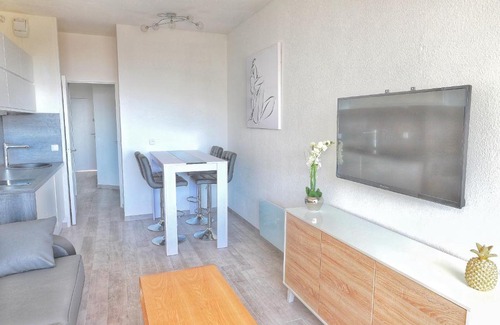 Villeneuve Loubet Beach Apartment | Apartment hotel Luxe vue mer à 100 mètres des plages étage 8