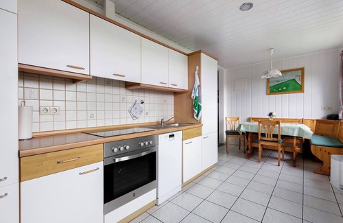 Winnert Apartment | Apartment 'I Raup' with Shared Garden, Balcony and Wi-Fi