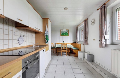 Winnert Apartment | Apartment 'I Raup' with Shared Garden, Balcony and Wi-Fi