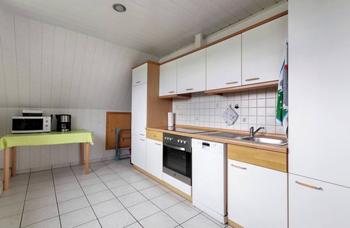 Winnert Apartment | Apartment 'I Raup' with Shared Garden, Balcony and Wi-Fi