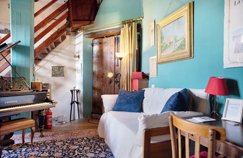 Serralunga d'Alba Apartment | Apartment 'Il Flauto Magico' with Mountain View, Shared Garden and Wi-Fi