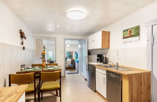 Schmargendorf Apartment | Apartment 'Im Blumengarten' with Wi-Fi, Terrace & Garden