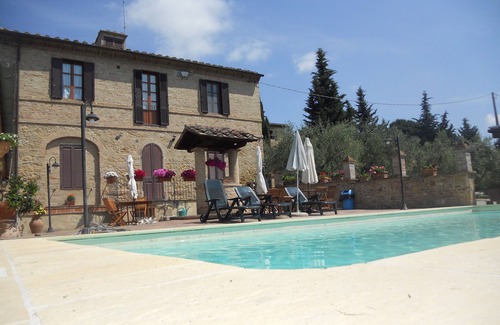Montecchio Apartment | Apartment in a farmhouse a few km from the center
