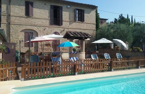Montecchio Apartment | Apartment in a farmhouse a few km from the center