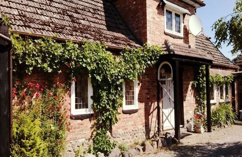 Zakrzewo Cottage | Apartment in a stylish house in the countryside - 5 km from the sea