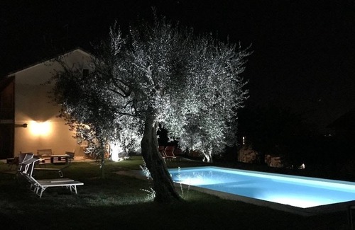 Tavullia House | Apartment in a two-family house with exclusive park and pool 10' from the sea