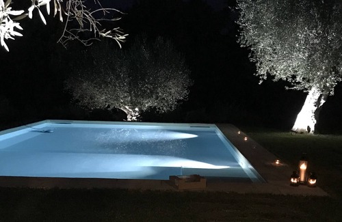 Tavullia House | Apartment in a two-family house with exclusive park and pool 10' from the sea