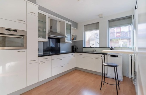 Alkmaar Apartment | Apartment in Alkmaar with sea beach