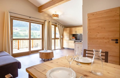 Les Boisses Apartment | Apartment in Alps with Spa & Pool