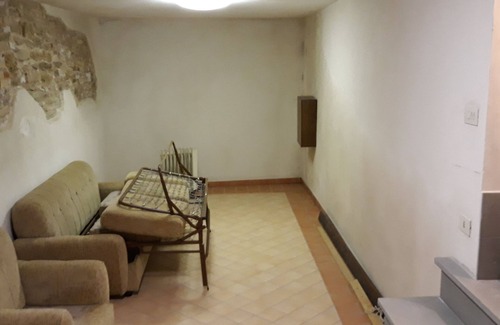 Moresco Apartment | apartment in an ancient medieval building in the central square of Moresco