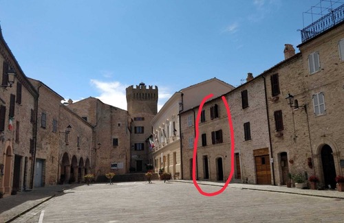 Moresco Apartment | apartment in an ancient medieval building in the central square of Moresco