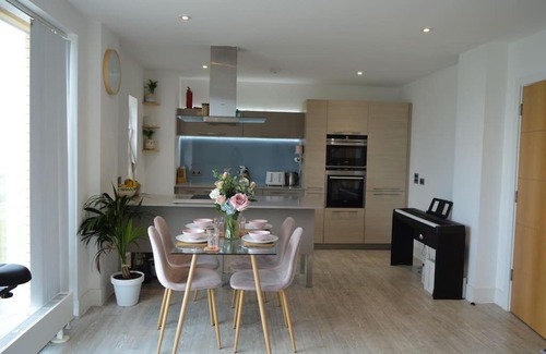 Grangetown Apartment | Apartment in Cardiff