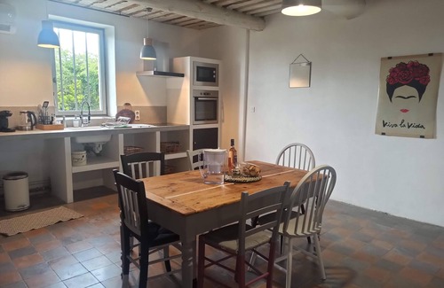 Althen-des-Paluds Apartment | Apartment in Provencal farmhouse near Avignon