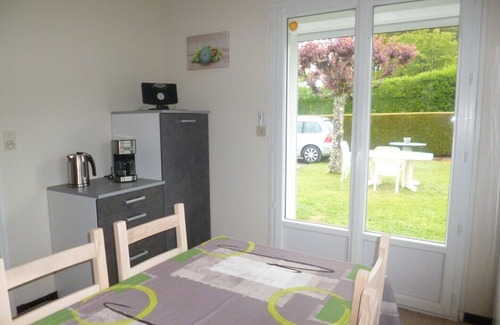 Lacapelle-Viescamp Apartment | APARTMENT IN HOUSE
