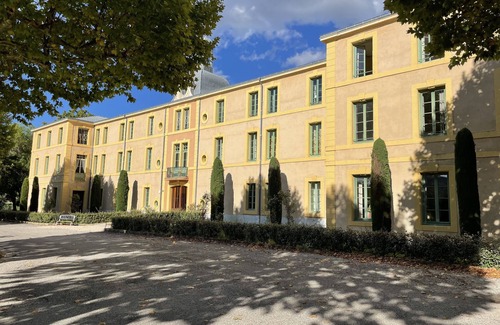 Montbrun-les-Bains Apartment | Apartment in a 19th century chateau with swimming pool and tennis court in a 4-hectare park