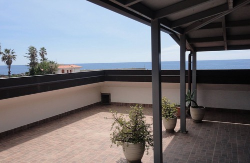 Stazzo Apartment | Apartment in front of the sea