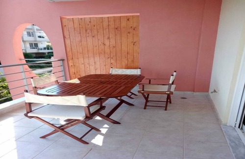 Rafina-Pikermi Apartment | Apartment in Greece near the Sea with Garden
