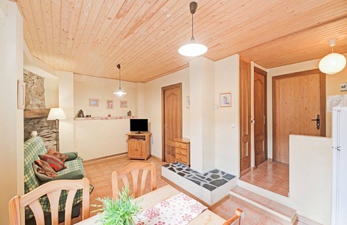 Isavarre Apartment | Apartment in Isavarre near Pyrenees Mountains