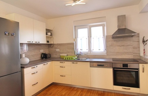 Jadreski Apartment | Apartment in Jadreški, four people,air conditioning,quietly,WI FI,parking