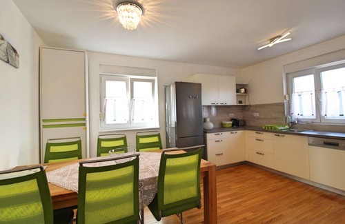 Jadreski Apartment | Apartment in Jadreški, four people,air conditioning,quietly,WI FI,parking