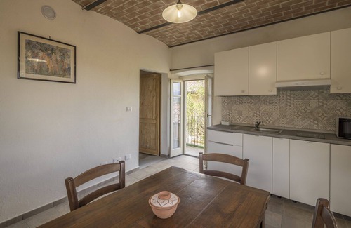 Monforte d'Alba Apartment | Apartment in Monforte D'alba with 1 bedrooms sleeps 4