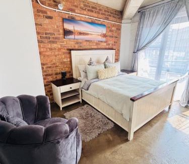 Downtown Johannesburg Apartment | Apartment in Maboneng Work and chill space