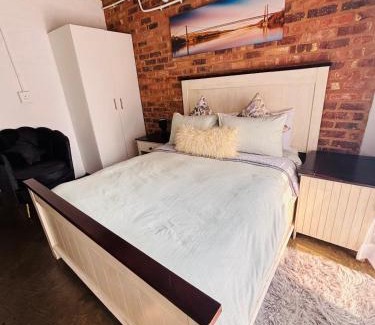 Downtown Johannesburg Apartment | Apartment in Maboneng Work and chill space