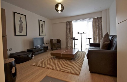 Newbury Apartment | Apartment in Parkway Centre (1BAI)