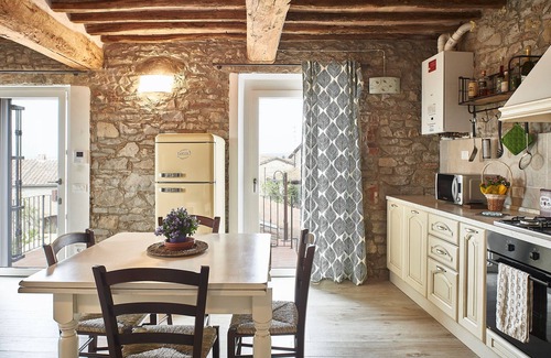Villa A Sesta House | Apartment in renovated farmhouse in typical Chianti Tuscan village