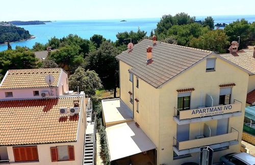 Borik Apartment | Apartment in Rovinj (Borik) quiet location - 150m from the beach - balcony - air conditioning