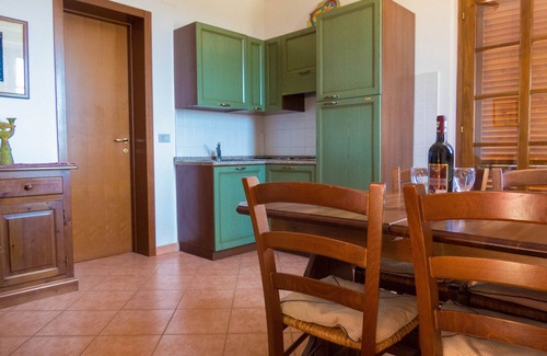 Pomaia Apartment | Apartment in terraced house with terrace and panoramic view, 5 people