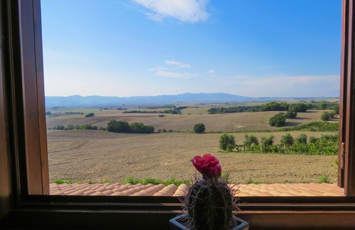 Pomaia Apartment | Apartment in terraced house with terrace and panoramic view, 5 people