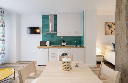 Camino de Ronda Apartment | APARTMENT IN THE CENTER WITH BALCONY