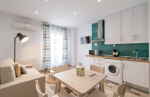 Camino de Ronda Apartment | APARTMENT IN THE CENTER WITH BALCONY