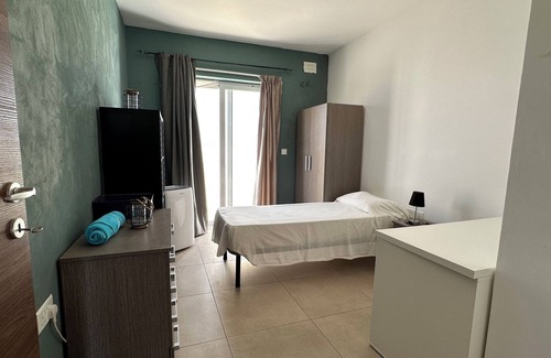 Tal-Ghoqod Apartment | Apartment in the heart of Malta! Accommodating perfect for everyone.