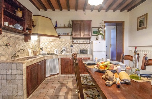 Poggiarello Villa | Apartment in villa with pool, WIFI, TV, terrace, pets allowed, parking, close to San Gimignano