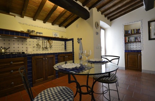 Il Borgo Villa | Apartment in villa with A/C, hot tub, WIFI, pool, TV, panoramic view, parking, close to Cortona