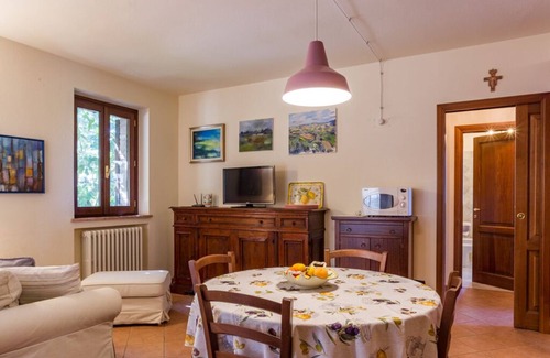 Todi Apartment | Apartment in villa with pool at walking distance from Todi center