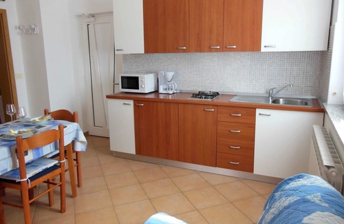 Zambratija Apartment | Apartment in Zambrattia, near the sea, garden, BBQ, WiFi, parking