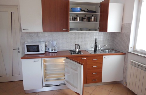 Zambratija Apartment | Apartment in Zambrattia, near the sea, garden, BBQ, WiFi, parking