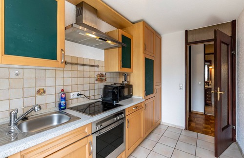 Reutlingen Apartment | Apartment 'In Zentraler Lage' with Balcony and Wi-Fi