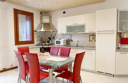 Caerano di San Marco Apartment | Apartment with garden in quiet and strategic location