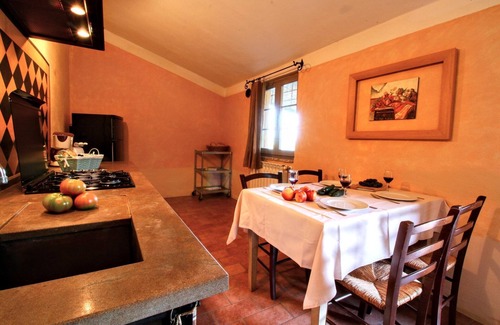 Castiglione del Lago Apartment | Apartment near Lake Trasimeno with Pool